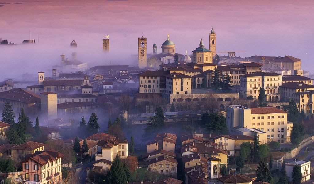 Город в тумане, Италия