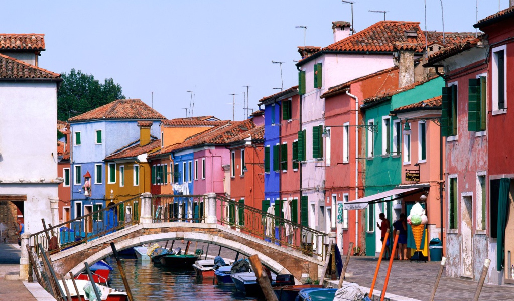 Речная улица, Италия