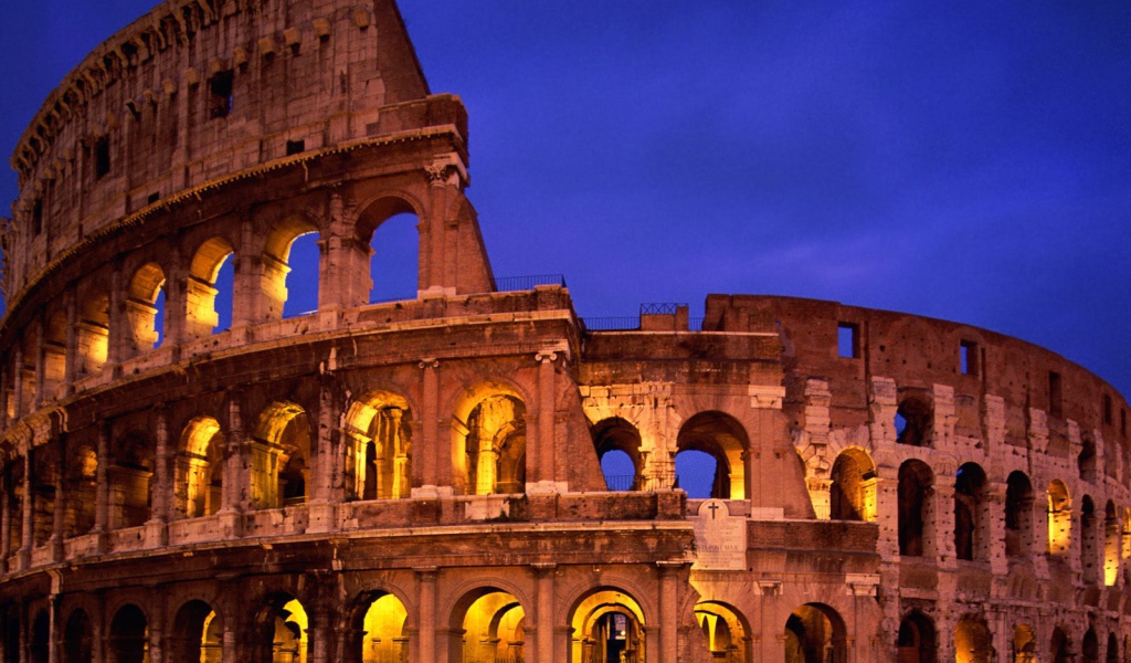 Римский Колизей ночью