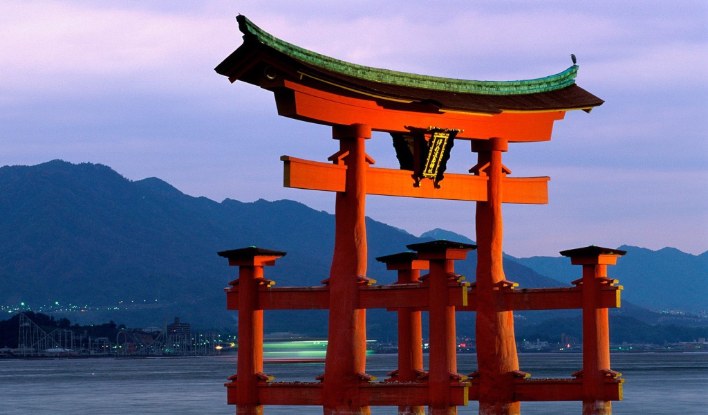 Великие Ворота, святыня Itsukushima, Miyajima, Япония