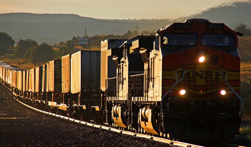 Поезд в западном направлении  BNSF / Эш Форк / Аризона / США