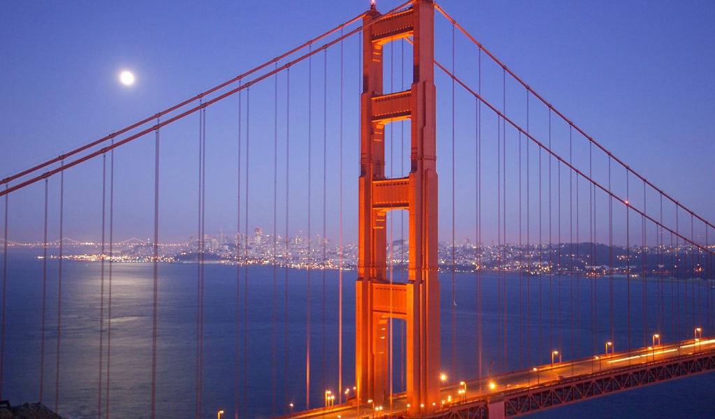 Восход луны в Сан-Франциско / Калифорния / США