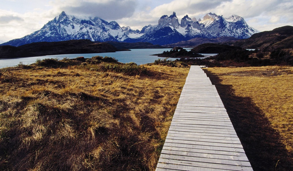 Проход к озеру в горах