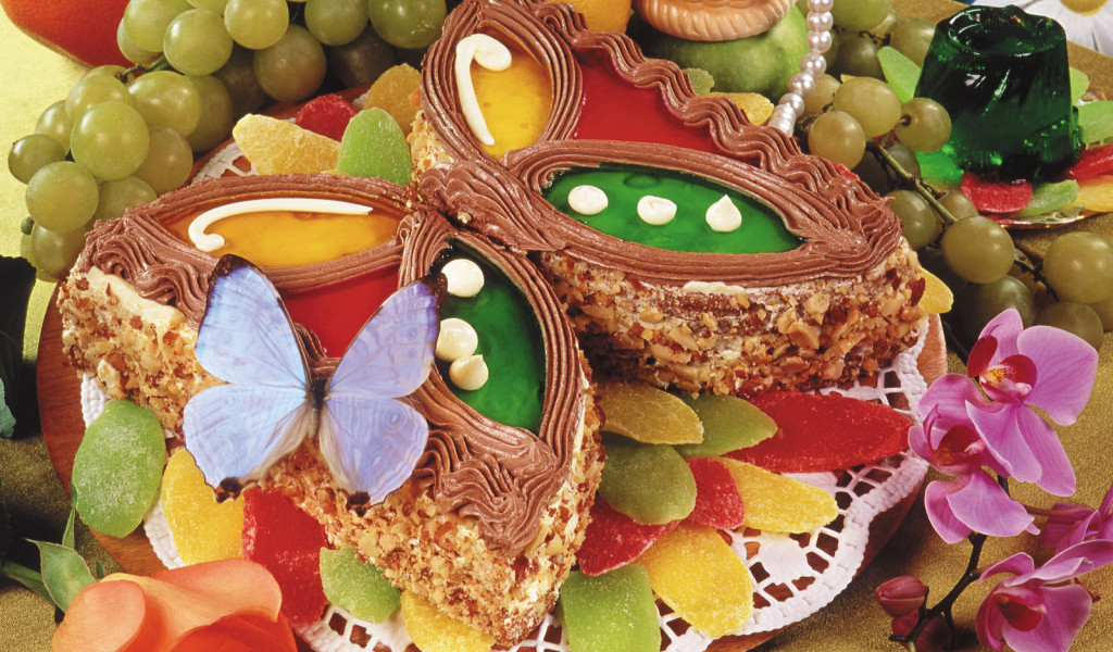 Бабочка на пироге