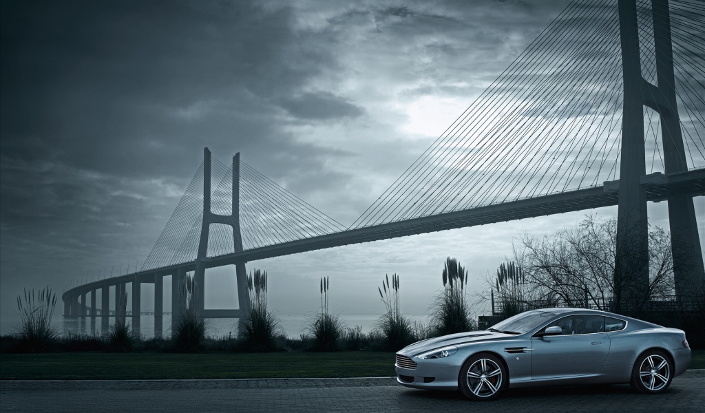 Автомобиль Астон Мартин