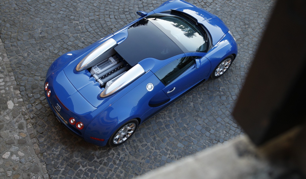 Спортивный синий Bugatti