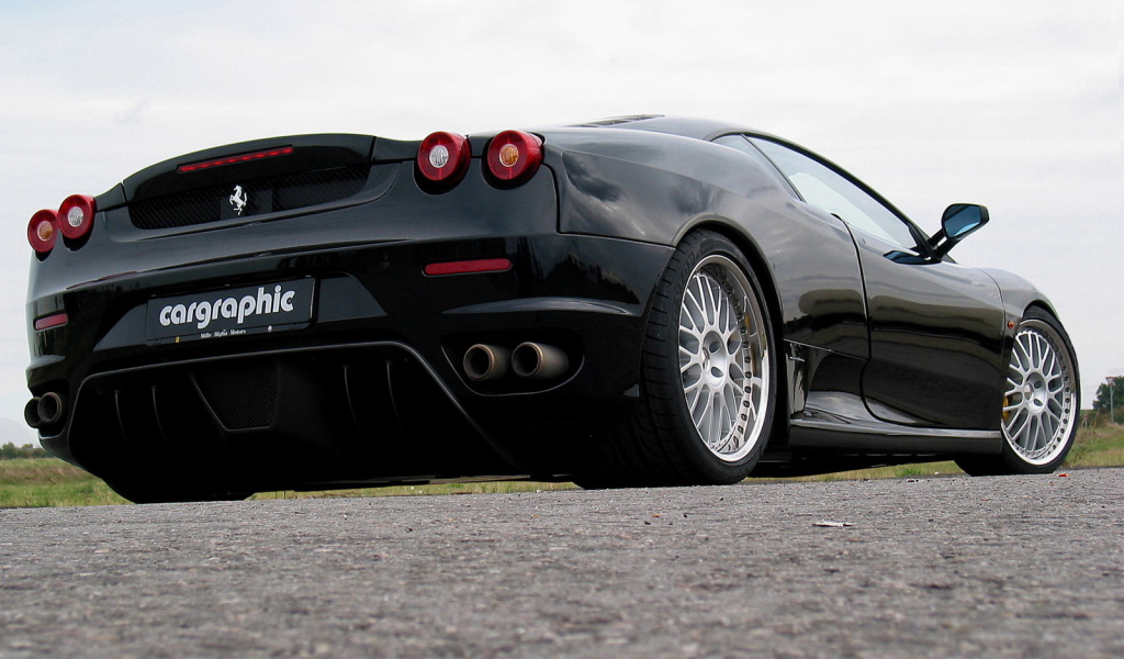 Черный Ferrari