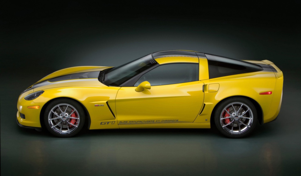 Желтый спорткар