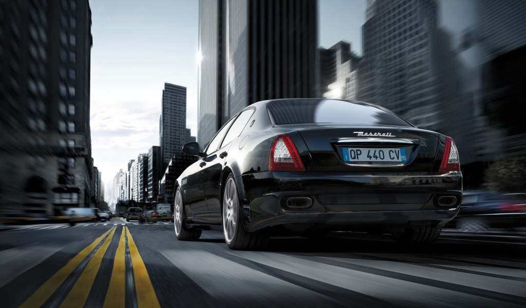 Черный Maserati