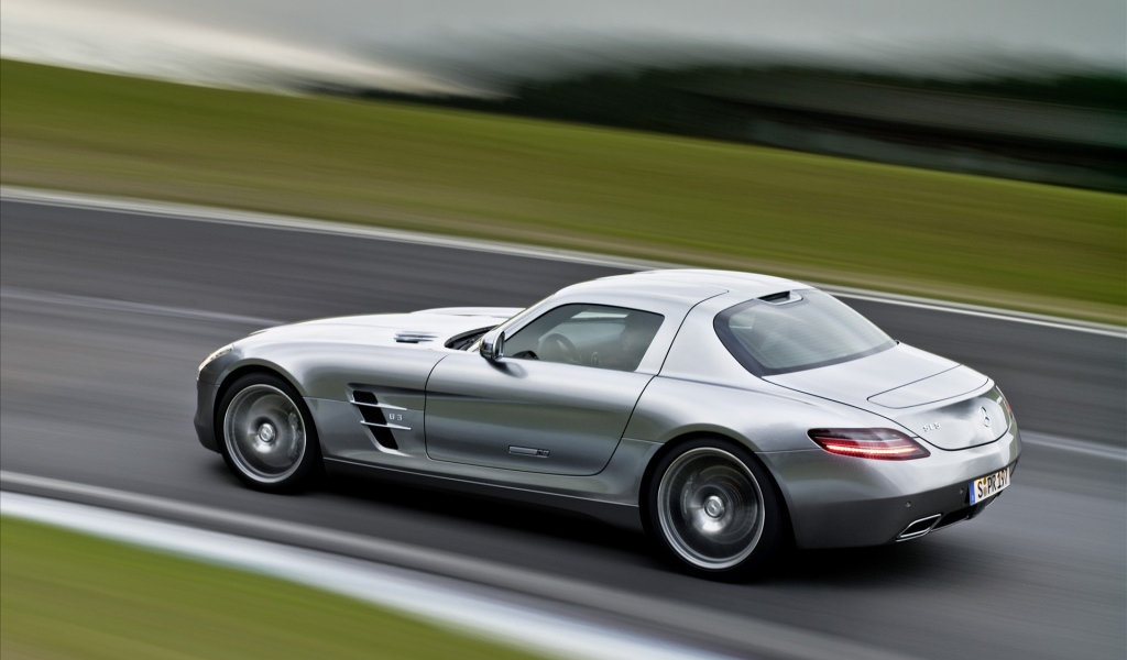 Спортивный Mercedes 6.3