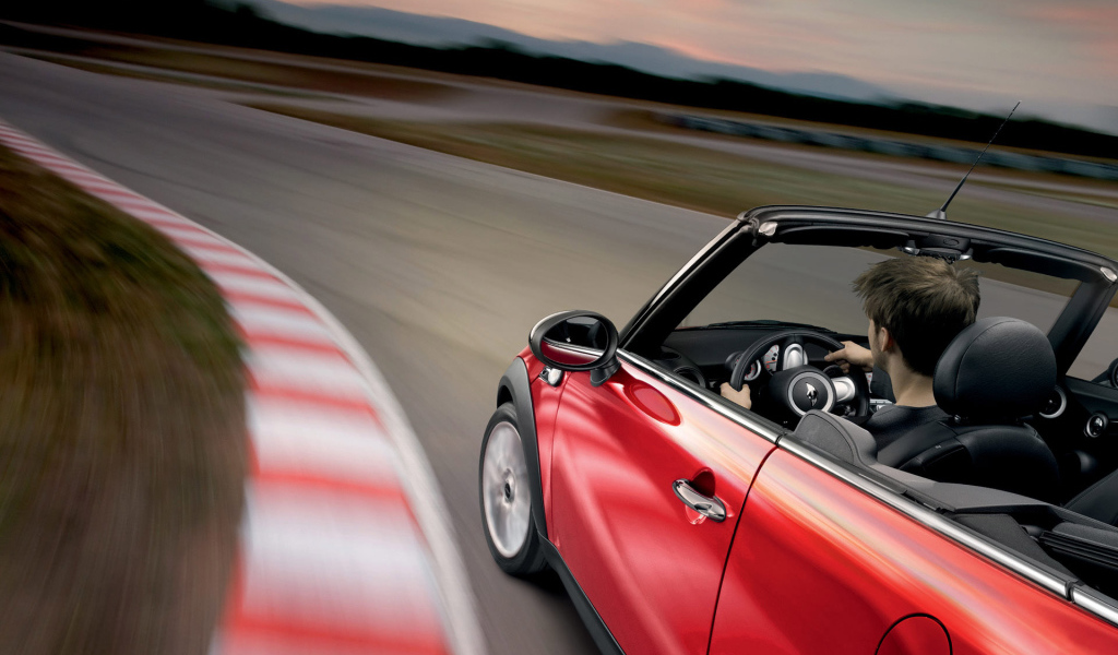 Вхождение в поворот на Mini