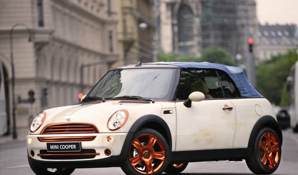Белый мини купер