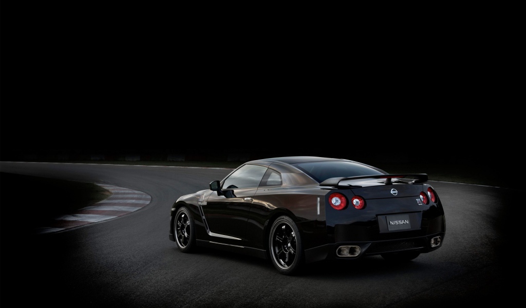 Черный Нисан