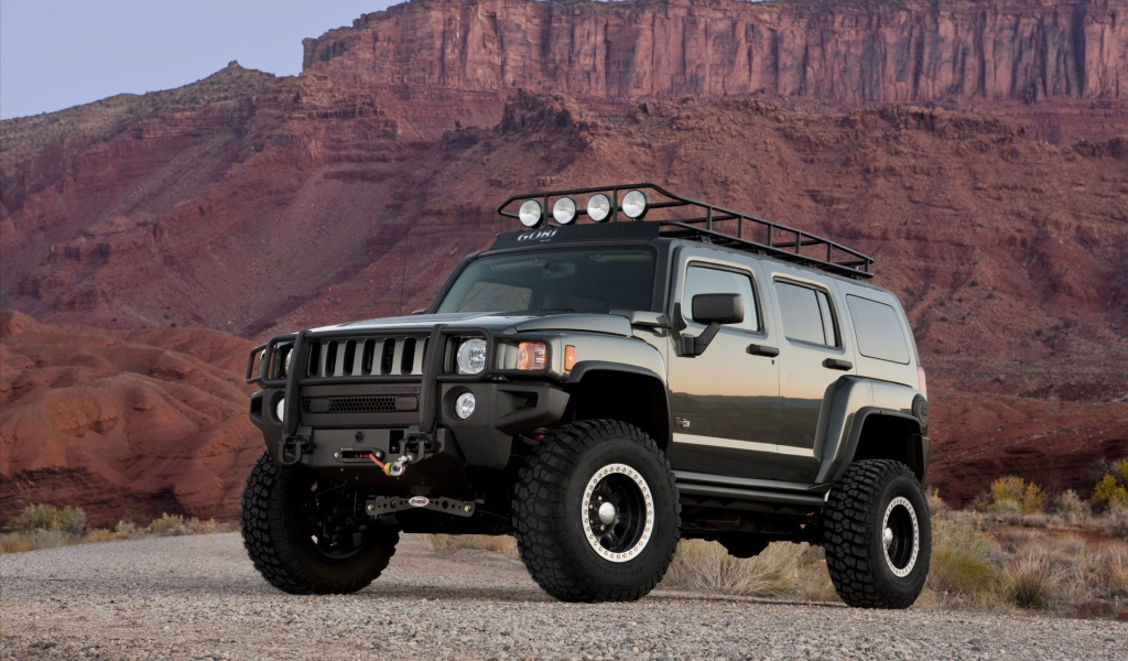 Джип в горах