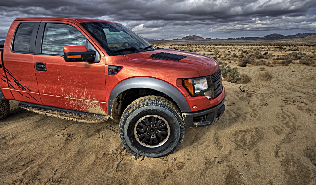 Большой внедорожник