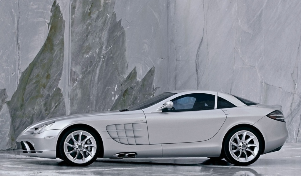 Спортивный гоночный автомобиль