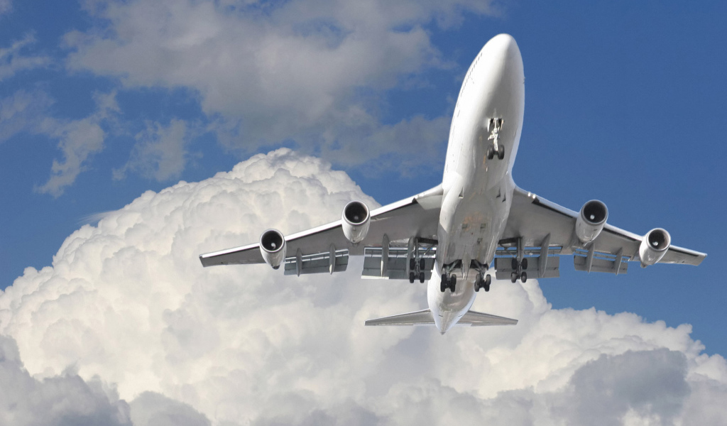 Полет в облаках