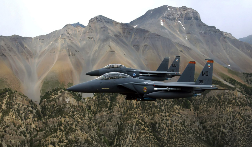 Военная авиация / полет в горах