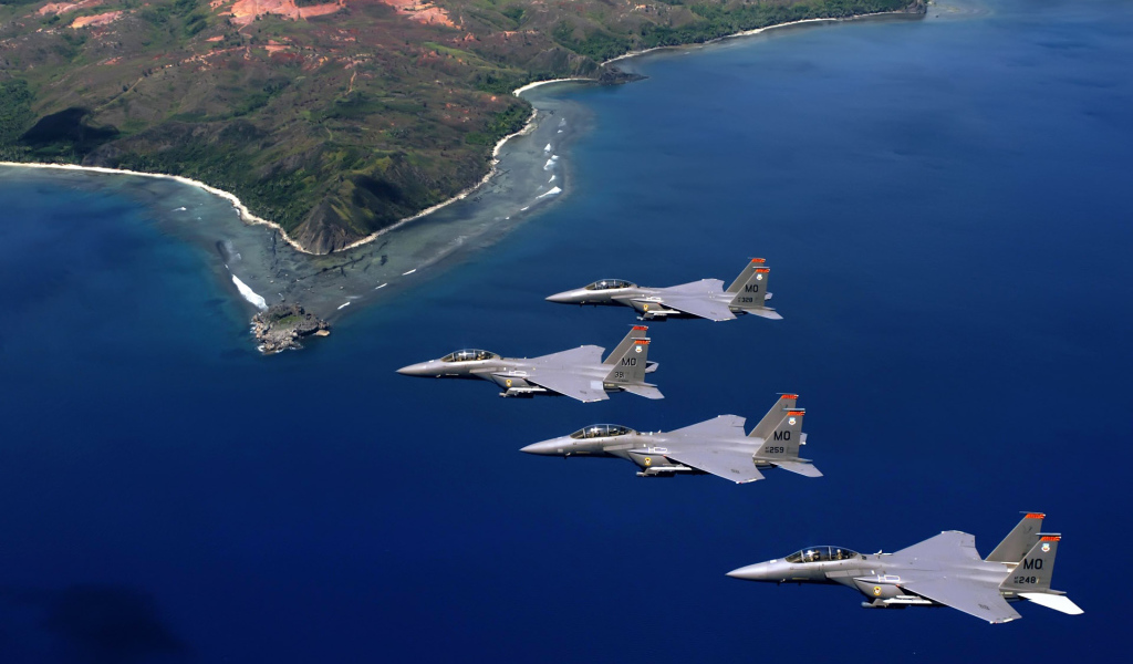 Военная авиация / полет над береговой линией