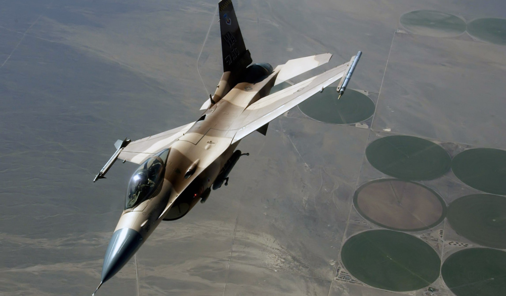 Военная авиация / полет над штатом Невада