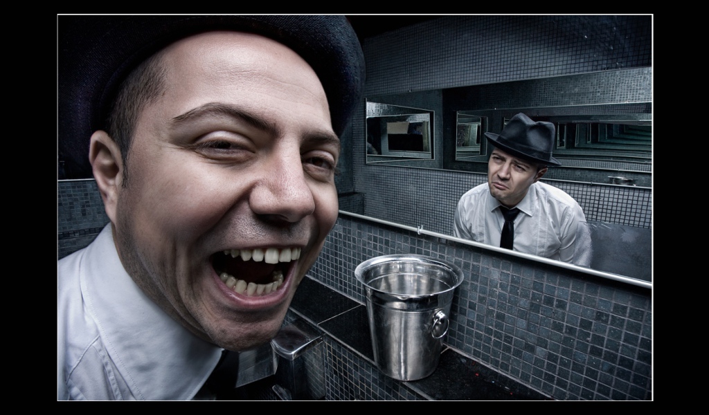 Тряпки жжем, смеёмся