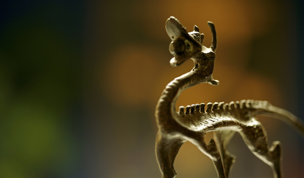 Фигурка дракона