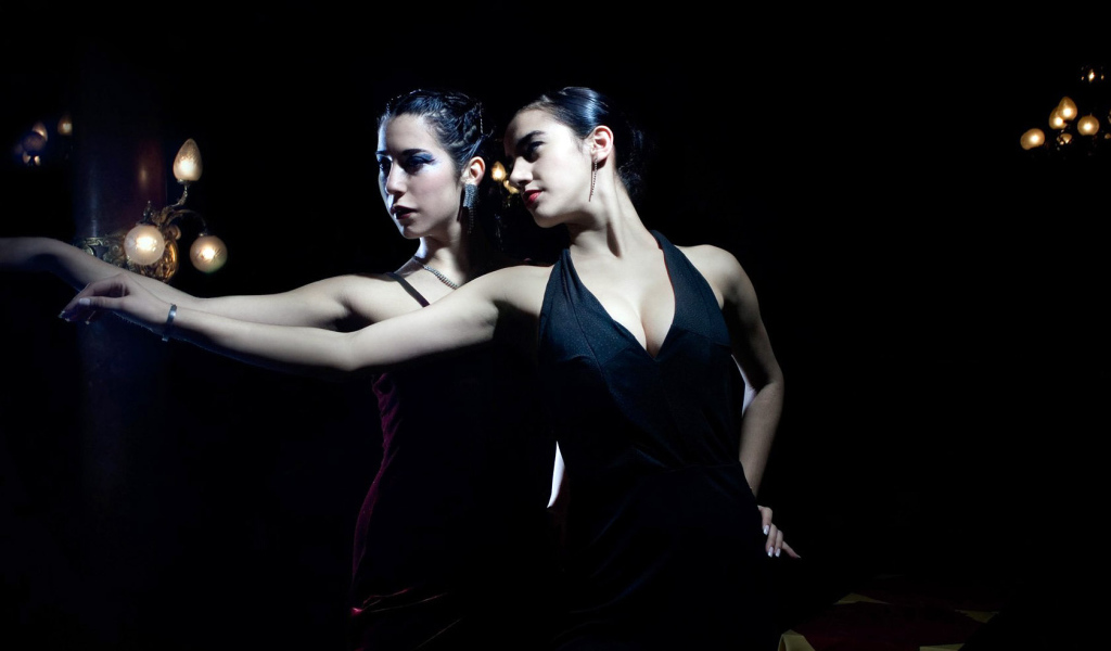 Светские львицы