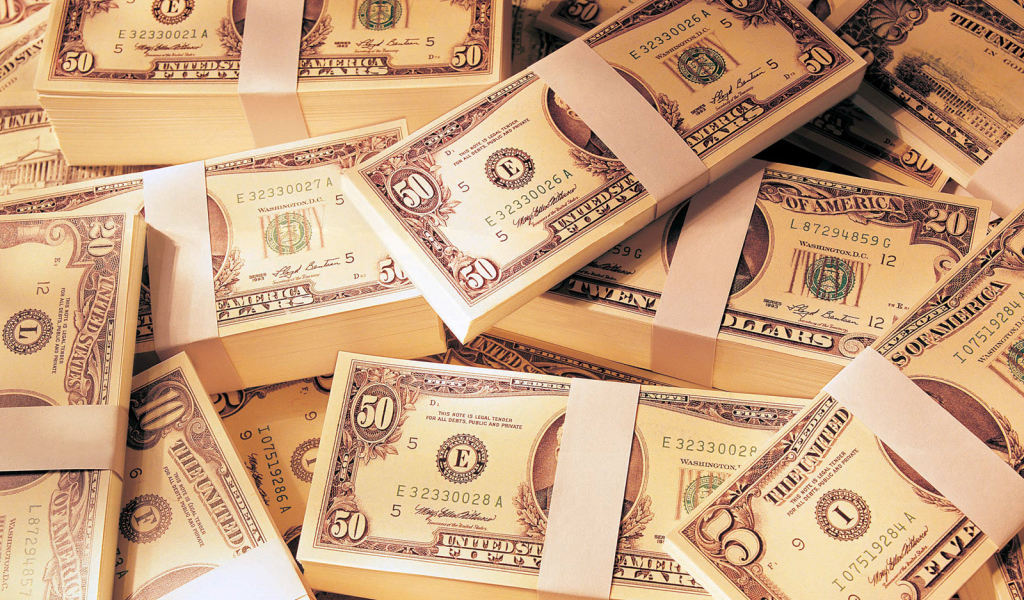 Толстые пачки денег