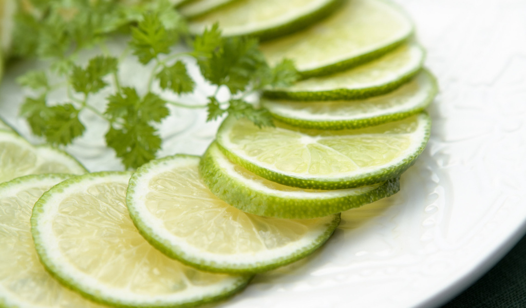 Зеленый лимон