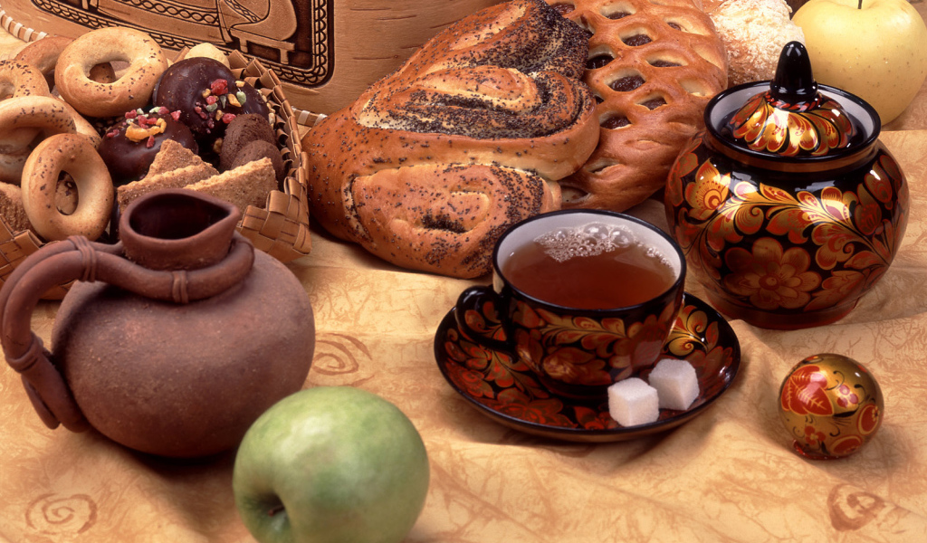 Чай с выпечкой