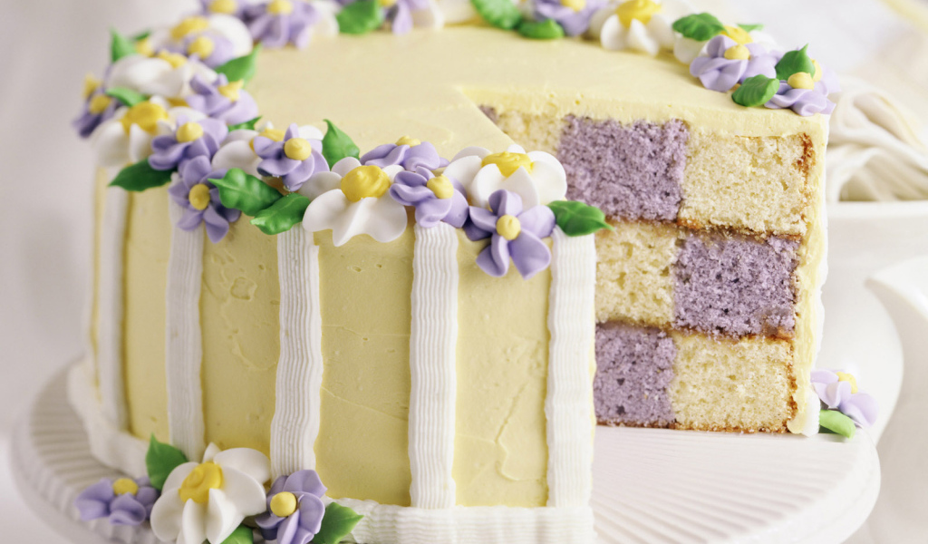 Красивый торт с цветами