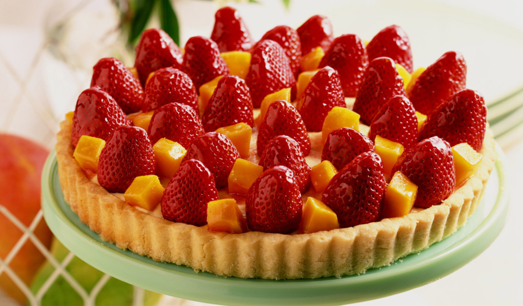 Вкусный пирог с клубникой