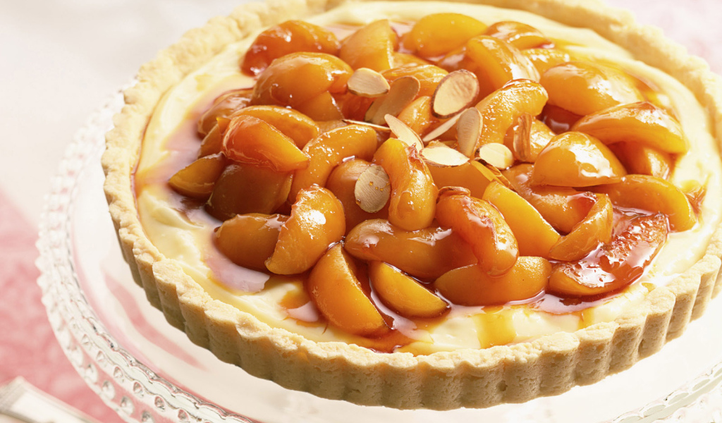 Сладкий пирог с персиками
