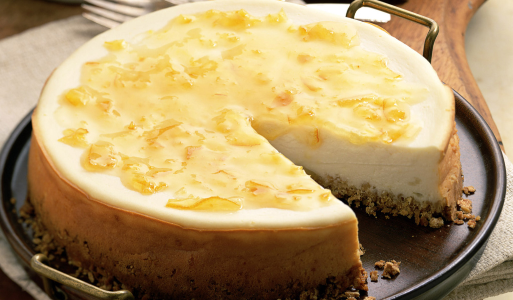 Блюдо с пирогом