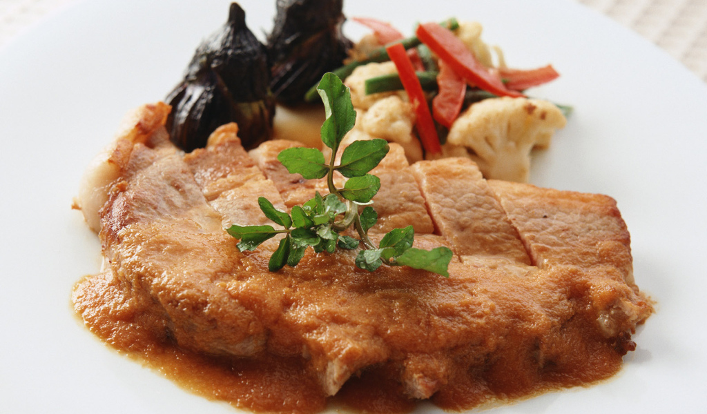 Мясное блюдо с цветной капустой