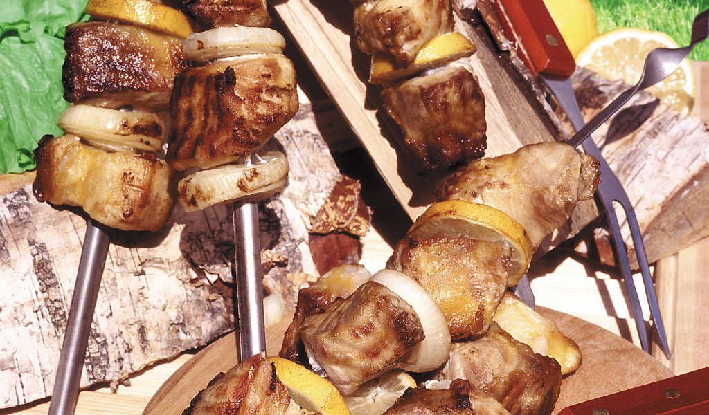 Шашлык с лимоном и луком