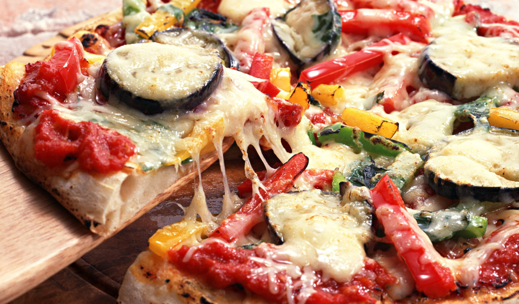 Горячая пицца с сыром