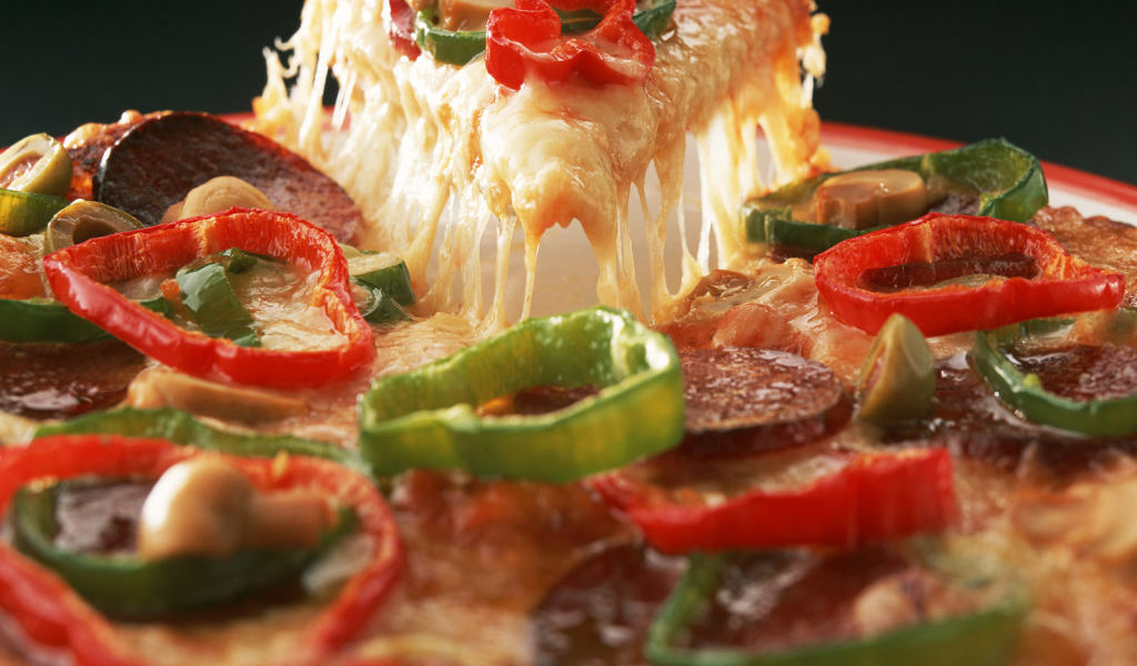Горячая пицца с перцем