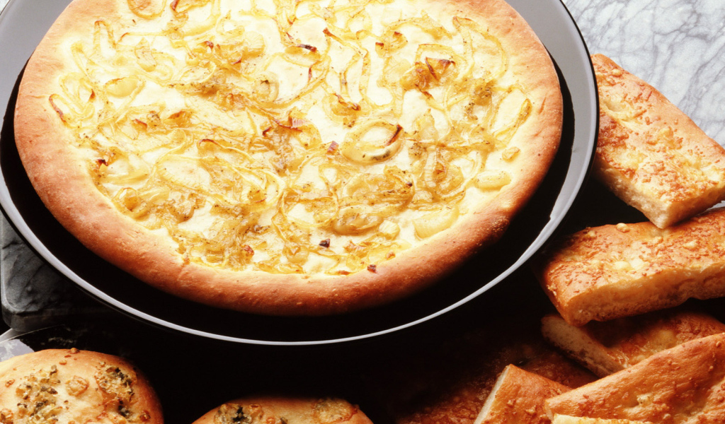 Пицца с луком