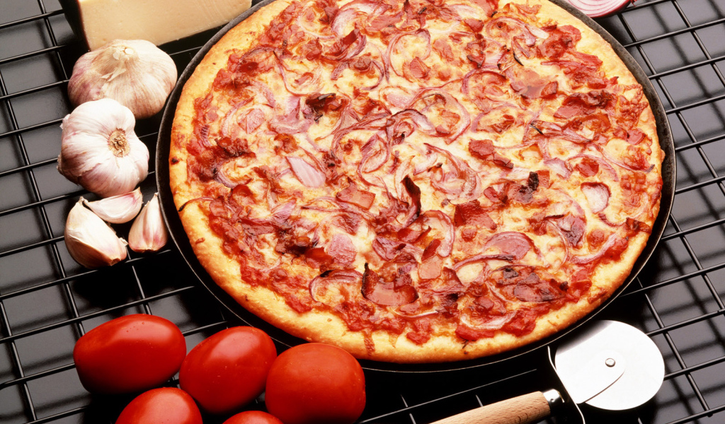 Пицца с томатом