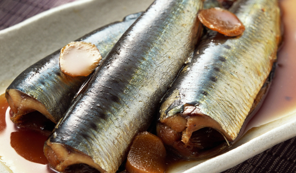 Рыба с кусочками яблока