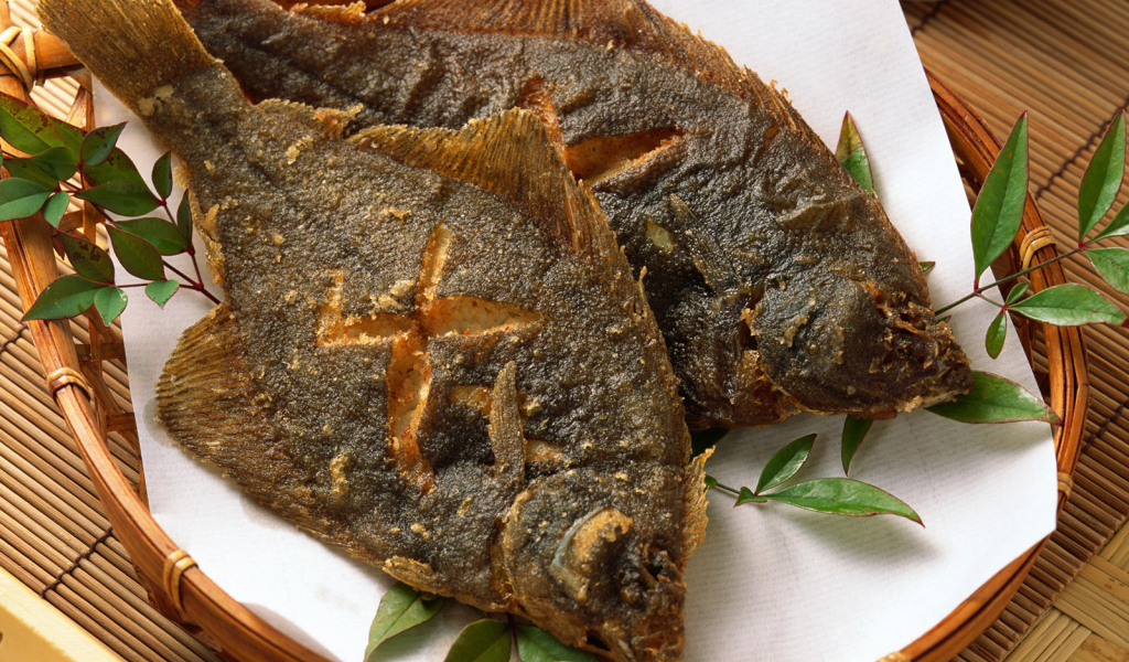 Обжаренная в масле камбала