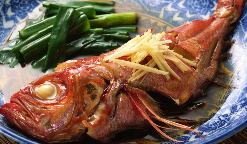 Жареная рыба с зеленью