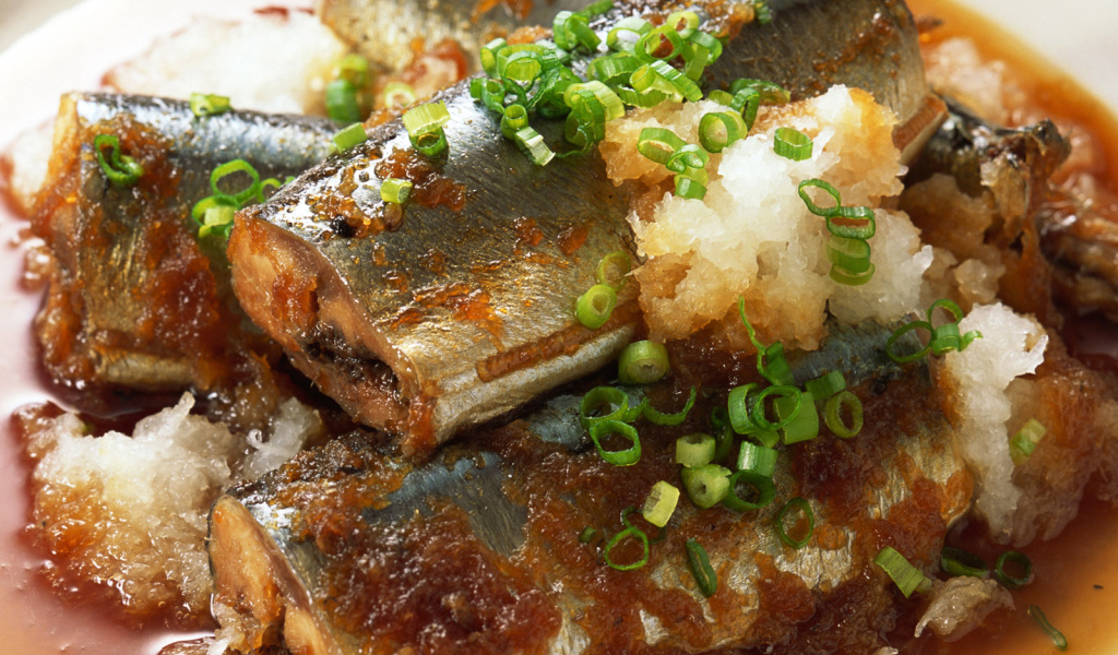 Большие кусочки жаренной рыбы