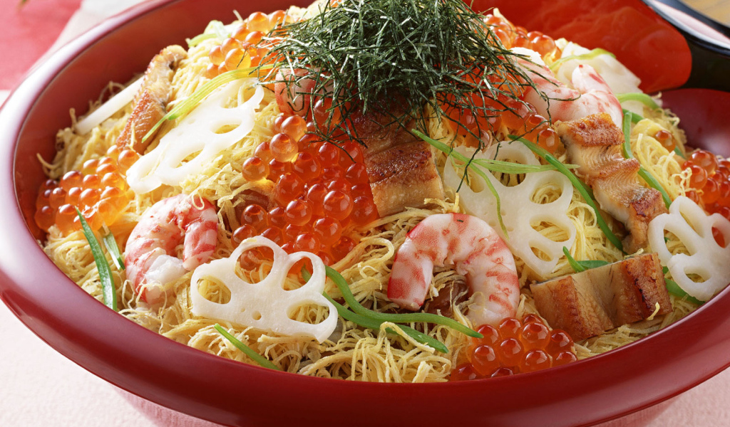 Красная икра и креветки