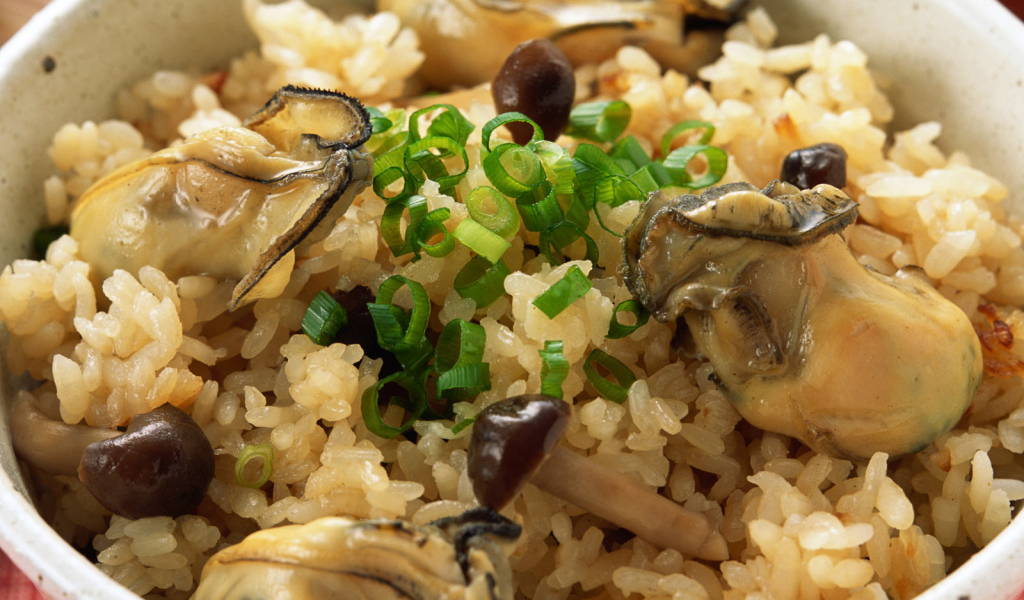 Морепродукты с рисом и грибами