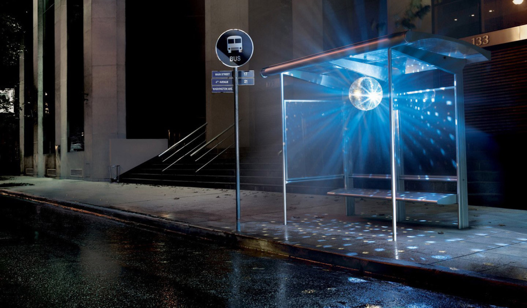 Тусовка на остановке