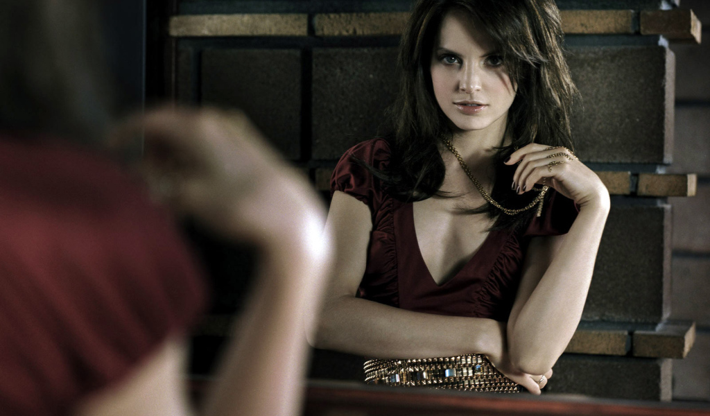 Привлекательная девушка