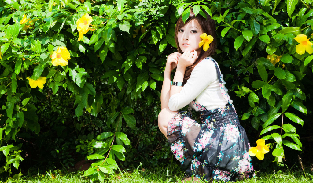 Девушка в саду