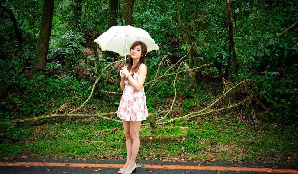 Девушка в лесу